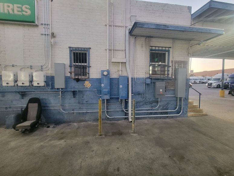 Conduit runs cleanly connecting all the parts, from the inverters to the fuse boxes