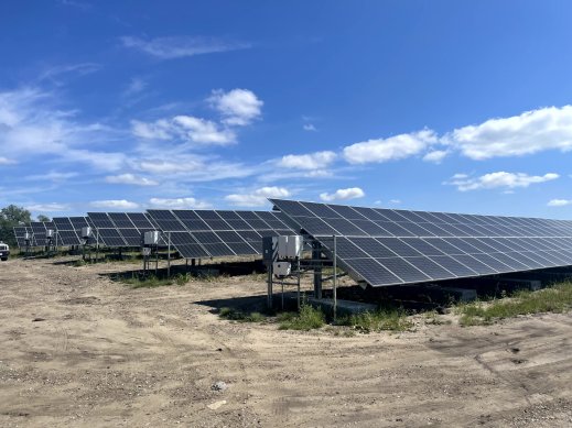 Front view of Ground mount solar array in Des Moines Front view of Ground mount solar array in Des Moines